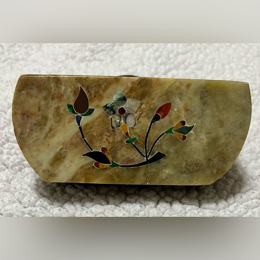 Vintage Hand Carved Indian marble lipstick holder Mother of Pearl Floral Inlay.